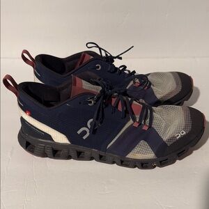 On Running Women's Size 10 Navy and Burgundy Athletic Shoes